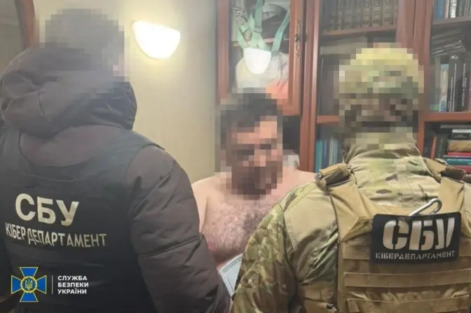 Допомагали відновлювати російські НПЗ: у Києві затримали інженерів проєктної компанії