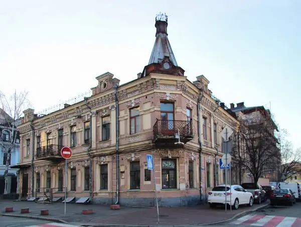Прокуратура через суд вимагає відновити садибу Хвойки в центрі Києва