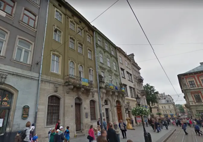Підприємець на площі Ринок відреставрує пошкоджену пам'ятку архітектури