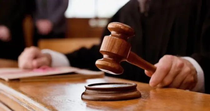 У Києві судитимуть 17-річну матір, яка залишила немовля у квартирі на кілька днів