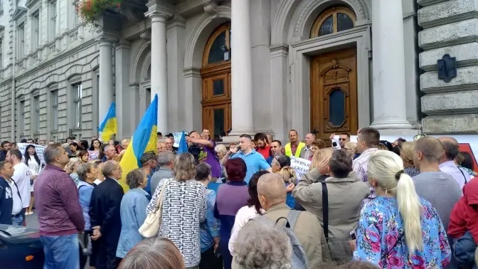 Львівську ОДА пікетують активісти. Чого вимагають