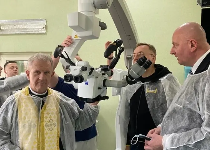 УКУ разом із ексмером Вроцлава зібрали кошти на мікроскоп для військового госпіталю