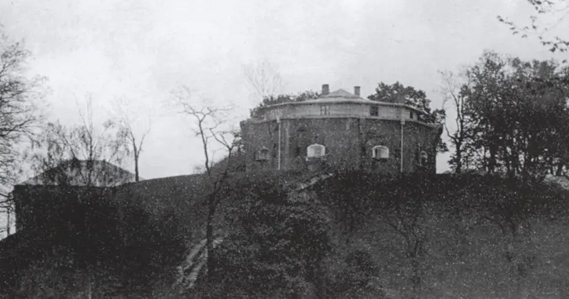 2. Фото 1918 р. Фрагмент. Ілюстрація з праці І. Котлобулатової "Львів на фотографії 2. 1860 – 2011». Львів: видавництво «Центр Європи», 2011 р.