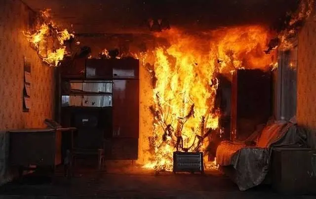 На вул. Стрийській спалахнула квартира. Є двоє постраждалих