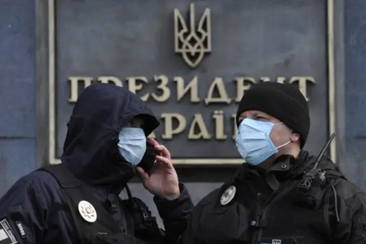 РНБО ухвалила рішення ввести надзвичайний стан по всій території України
