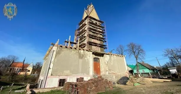 На Львівщині реставрують старовинну ратушу ХХ століття. Фото