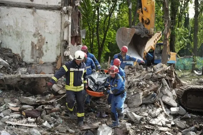 Дівчинка вижила після падіння з 9-го поверху під час ракетної атаки на Київ. Кількість загиблих зросла до 11 осіб