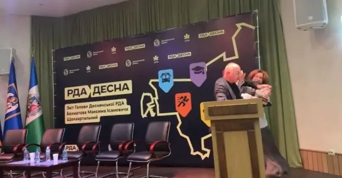Між головою Деснянської РДА Максимом Бахматовим і заступницею голови КМДА Ганною Старостенко сталася сутичка