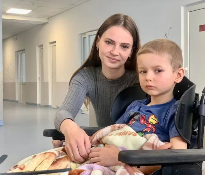 Львівські лікарі видалили пухлину всередині кістки 6-річного хлопчика
