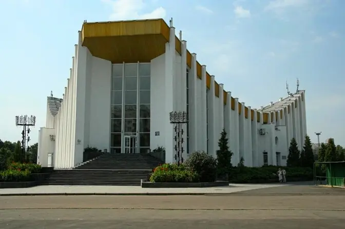 Вибухи у Києві пошкодили будівлю Центрального палацу одружень