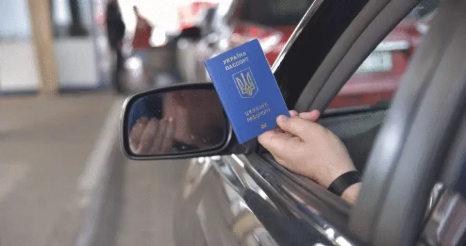 Щодня майже 100 українців отримують на кордоні відмову у виїзді