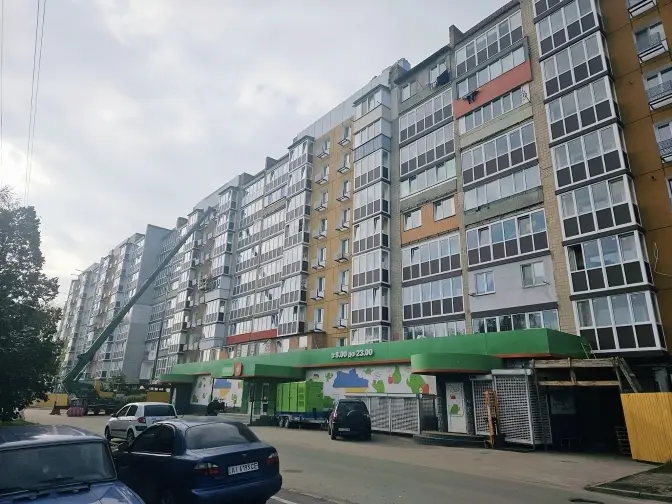 Агентство відновлення показало, як відбудовують 9-поверхівку у Бородянці