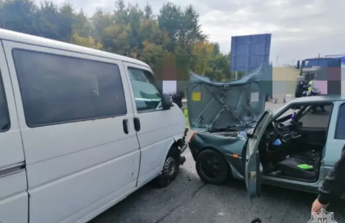 Через аварію чотирьох авто на об'їзній Львова тимчасово ускладнений рух