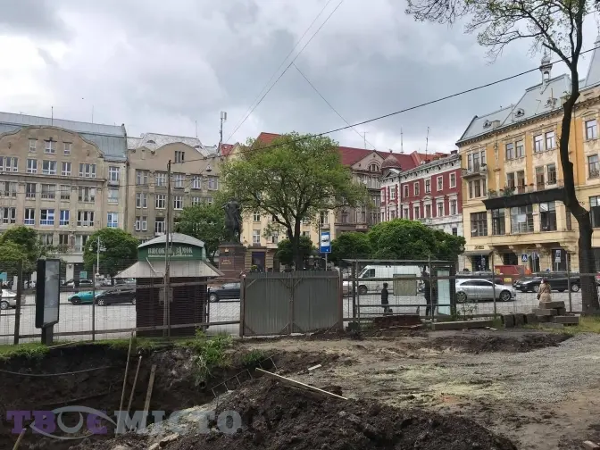 Реконструкцію фонтану «Кульбаба» відновлять у вересні, а МАФи заберуть