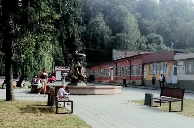 На площі Криничній у Львові завершили реконструкцію фонтану