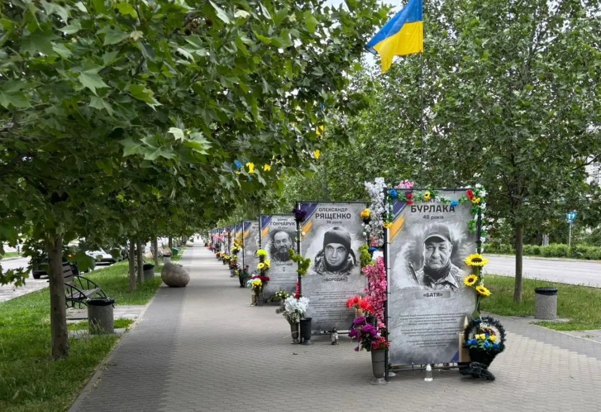 Підлітки танцювали під російську музику на Алеї Слави в Обухові: батьків притягнуть до відповідальності
