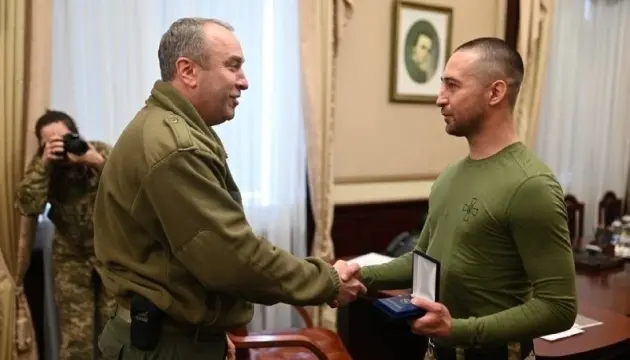 Легендарний захисник Зміїного, який послав російський корабель, повернувся з полону додому