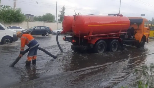 В Києві запланували ремонт дощової каналізації у місцях постійних підтоплень. Адреси