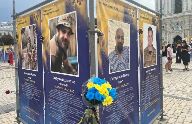 У Києві відкрили виставку «Воїни світла», присвячену загиблим захисникам України