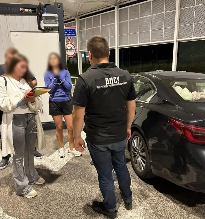 На Львівщині затримали жінку, яку підозрюють в торгівлі людьми