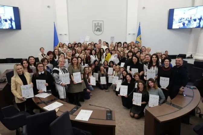 100 львівських педагогів отримали по 25 тисяч гривень. Повний перелік