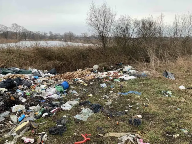 На Львівщині виявили стихійне сміттєзвалище