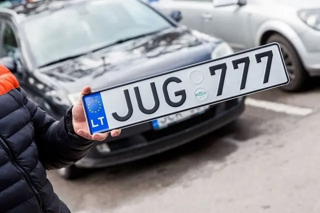 Львівська митниця за добу розмитнила 411 автівок