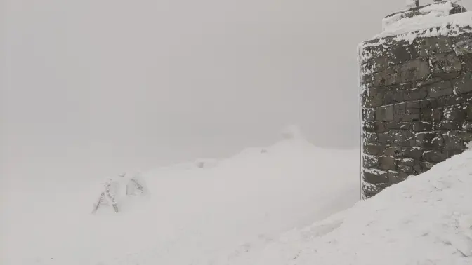 На горі Піп Іван температура опустилася до -12°, попереджають про сніголавинну небезпеку