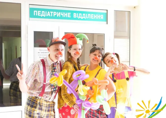 Волонтерів закликають стати лікарняними клоунами для важкохворих дітей