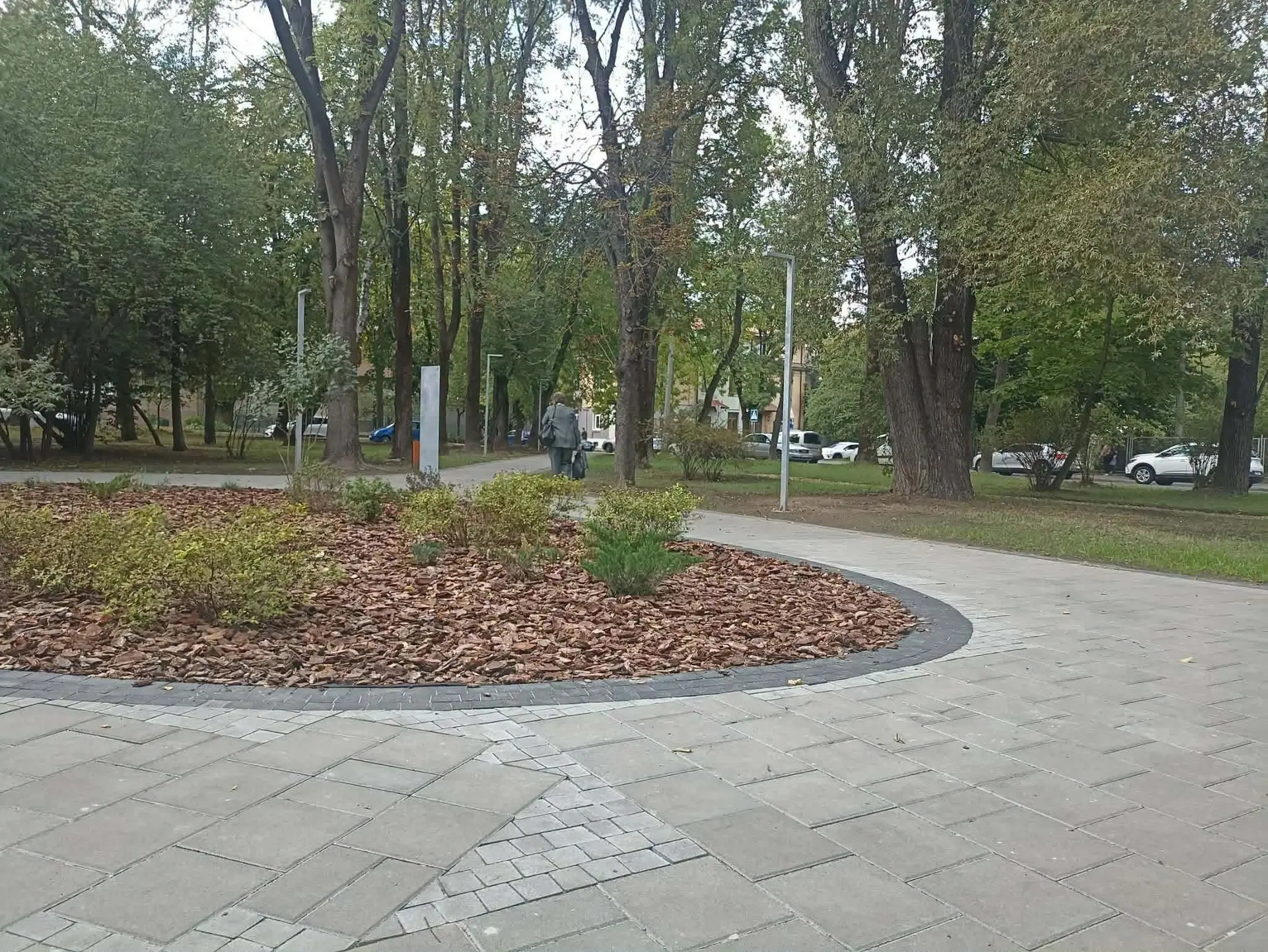 Сквер на вул. Коновальця / фото: Львів. Містобудування