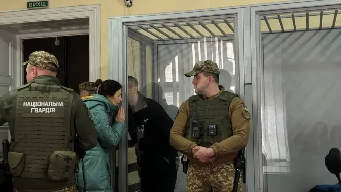 «Якщо зі мною щось станеться, мамо, я себе не вбивав». Мати Зінченка дала свідчення у суді