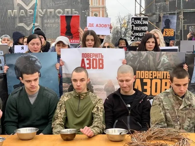 «Різдво у полоні». Рідні під час акції просили на Святвечір помолитися за бійців «Азову»