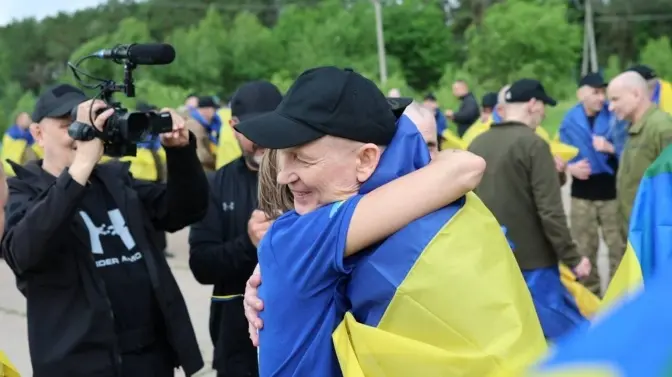 Україна провела черговий обмін полоненими: додому повернулись воїни ЗСУ, Нацгвардії та прикордонники