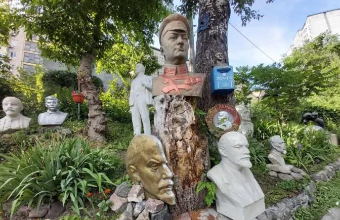 Музей декомунізації: у Києві існує ціле «кладовище» бюстів Леніна та інших радянських діячів