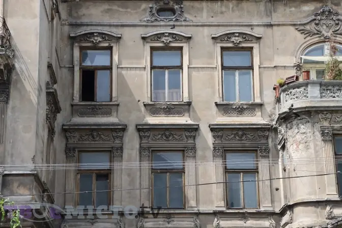 Рік із вибитими вікнами. Яка доля розкішного палацу на Тершаковців у Львові