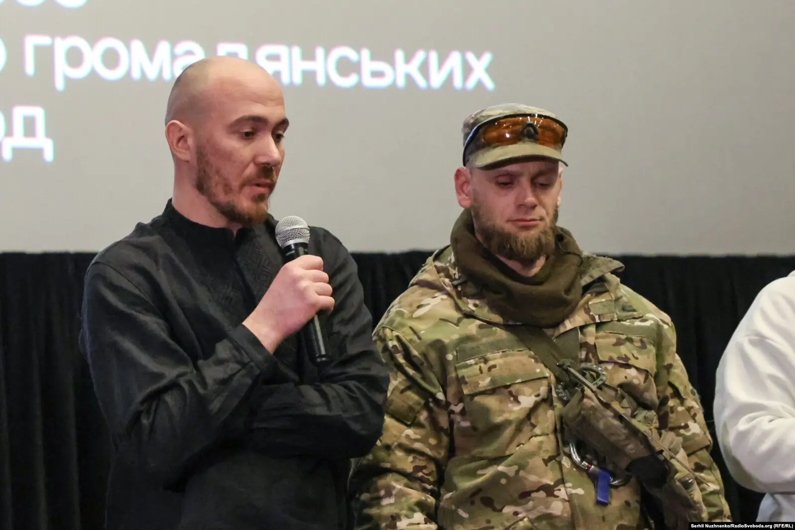 Автор фільму Мар’ян Кушнір та керівник АДВІС «Плацдарм» Олексій Юков / фото Радіо Свобода.