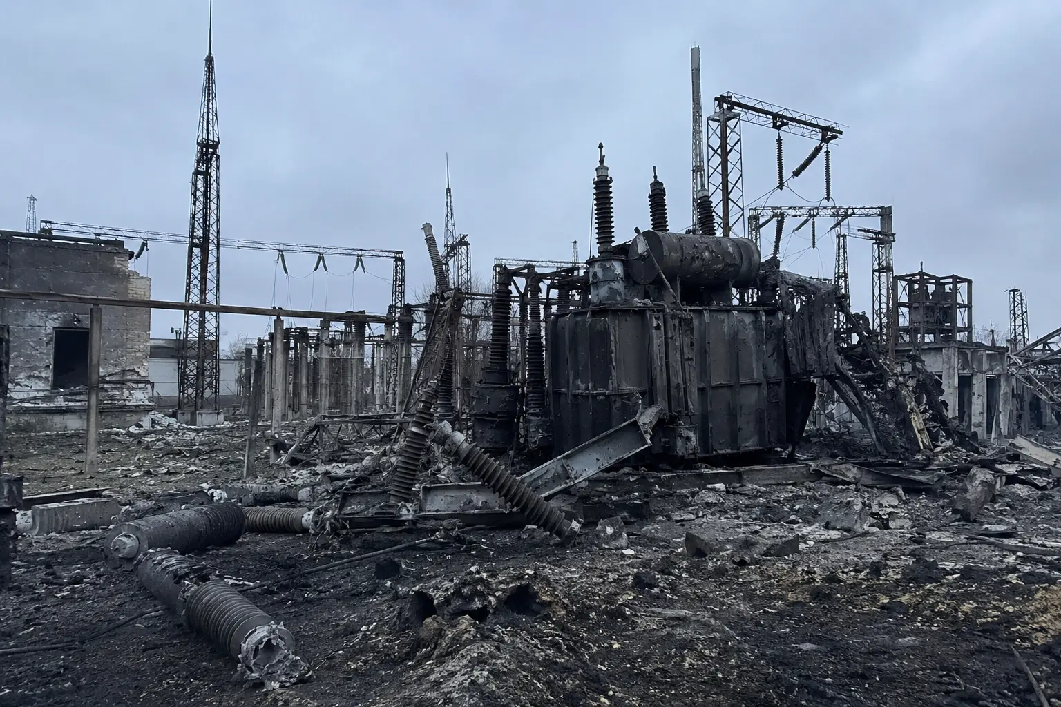 рф вдарили по підстанції "Львівобленерго" / фото ілюстративне