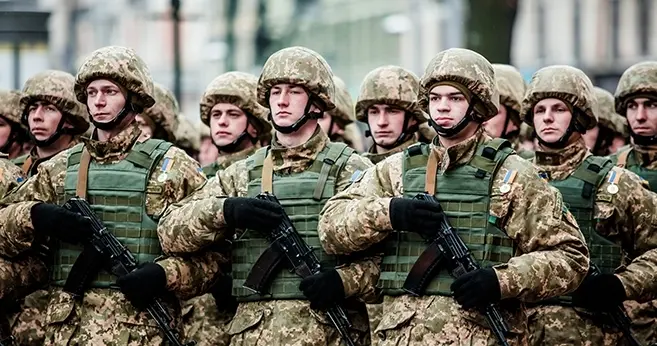 На час воєнного стану строковикам виплачуватимуть додаткові 30 тисяч щомісячно