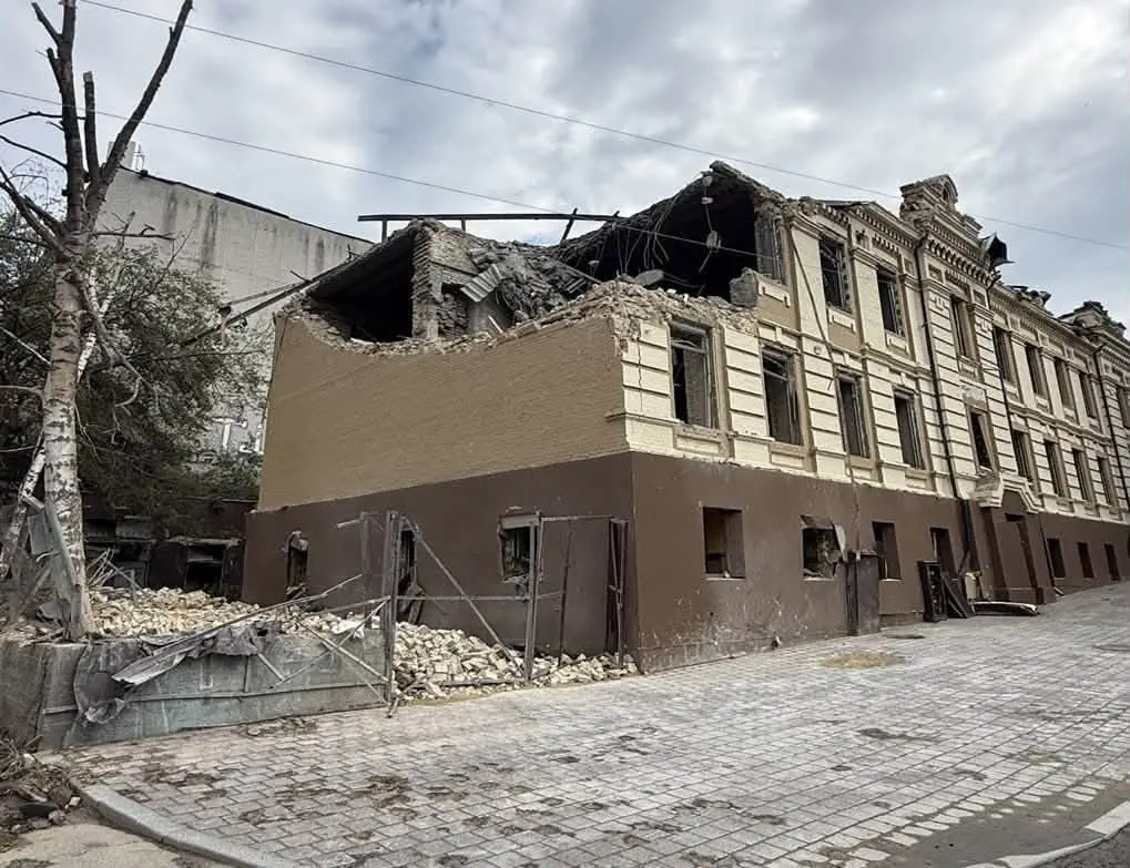 Що відбувається з Лук'янівською поліцейською дільницею після обстрілу: пам'ятку знову перевірять