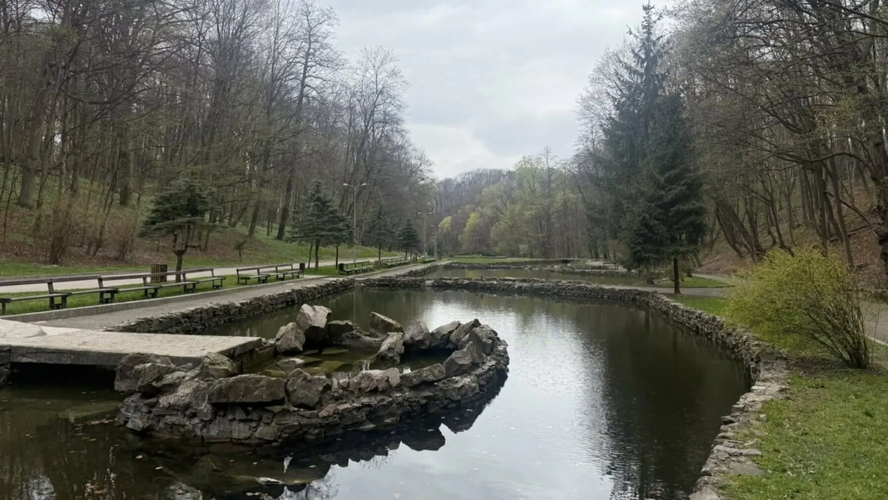Озеро заповнене водою в парку “Погулянка” / Фото ЛМР