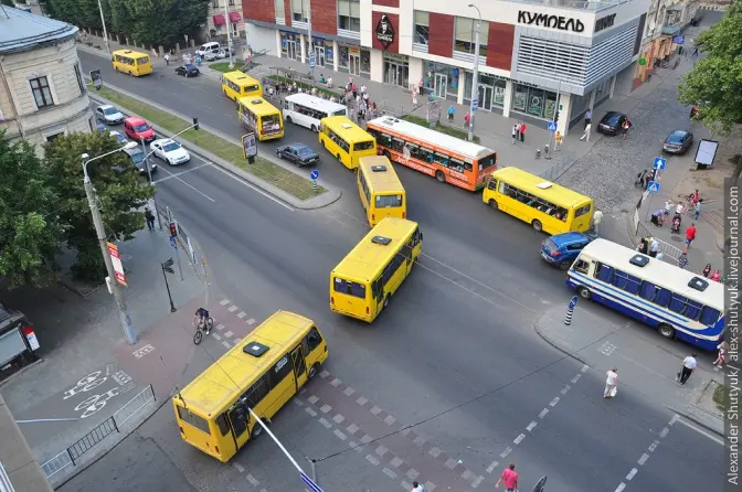 Львів’ян запрошують обговорити безпеку руху, затори та громадський транспорт у місті