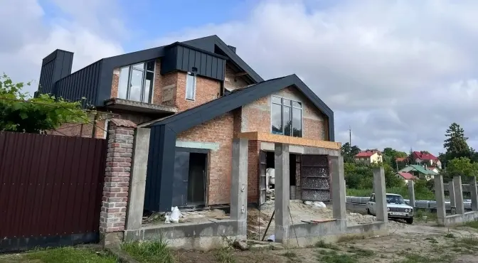 Сину львівського воєнкома подарували будинок в Брюховичах, який оцінюють у 4 млн грн