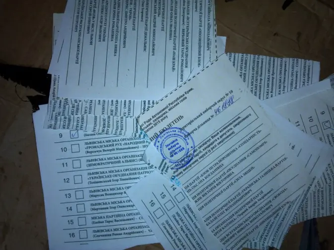 У Львові бюлетені з виборів здали на макулатуру
