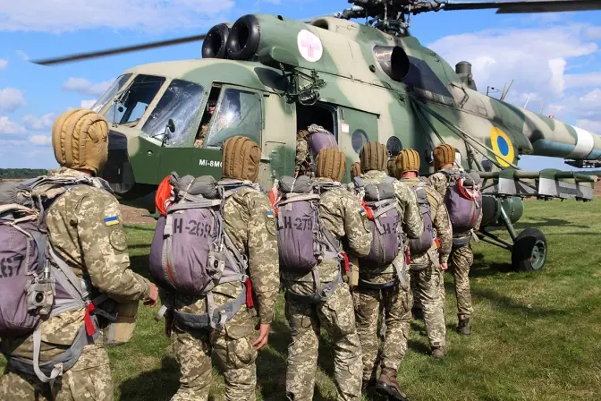 Президент Зеленський нагородив «За мужність та відвагу» львівських десантників