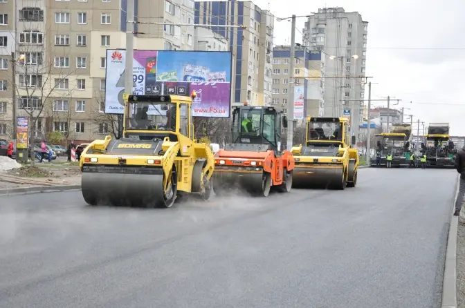 У Львові ще тиждень асфальтуватимуть просп. Червоної Калини