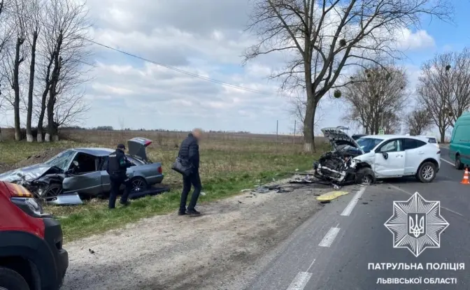 На дорозі Львів – Краковець у потрійній ДТП постраждали четверо людей