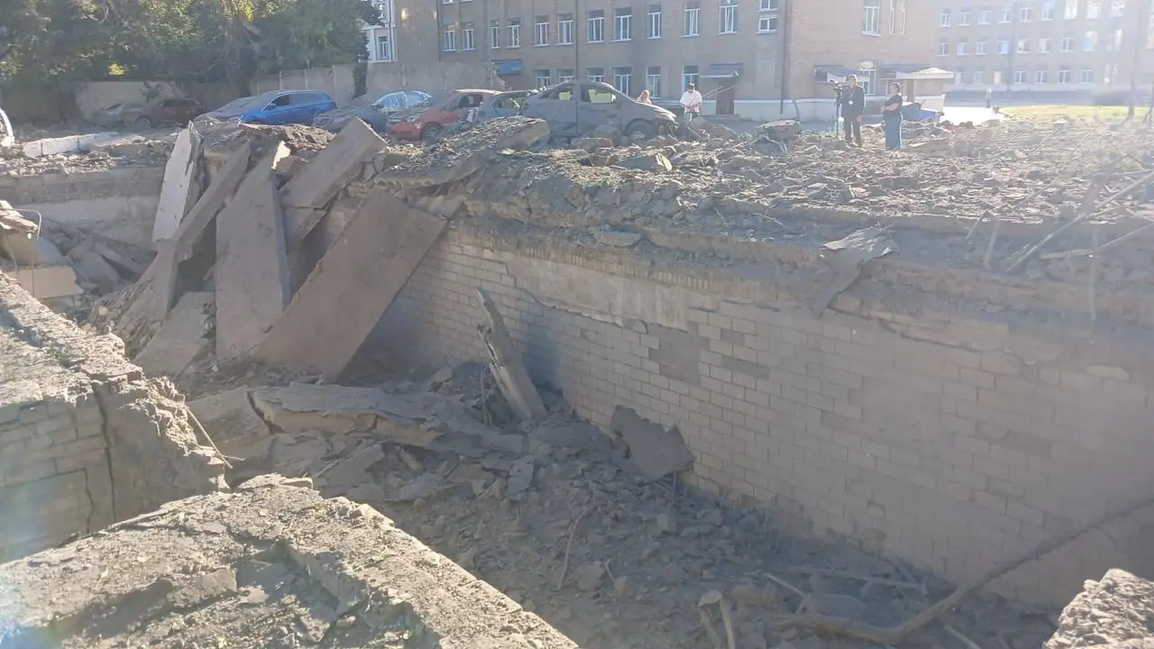 У Солом’янському районі через російську атаку пошкоджена дитяча лікарня: фото