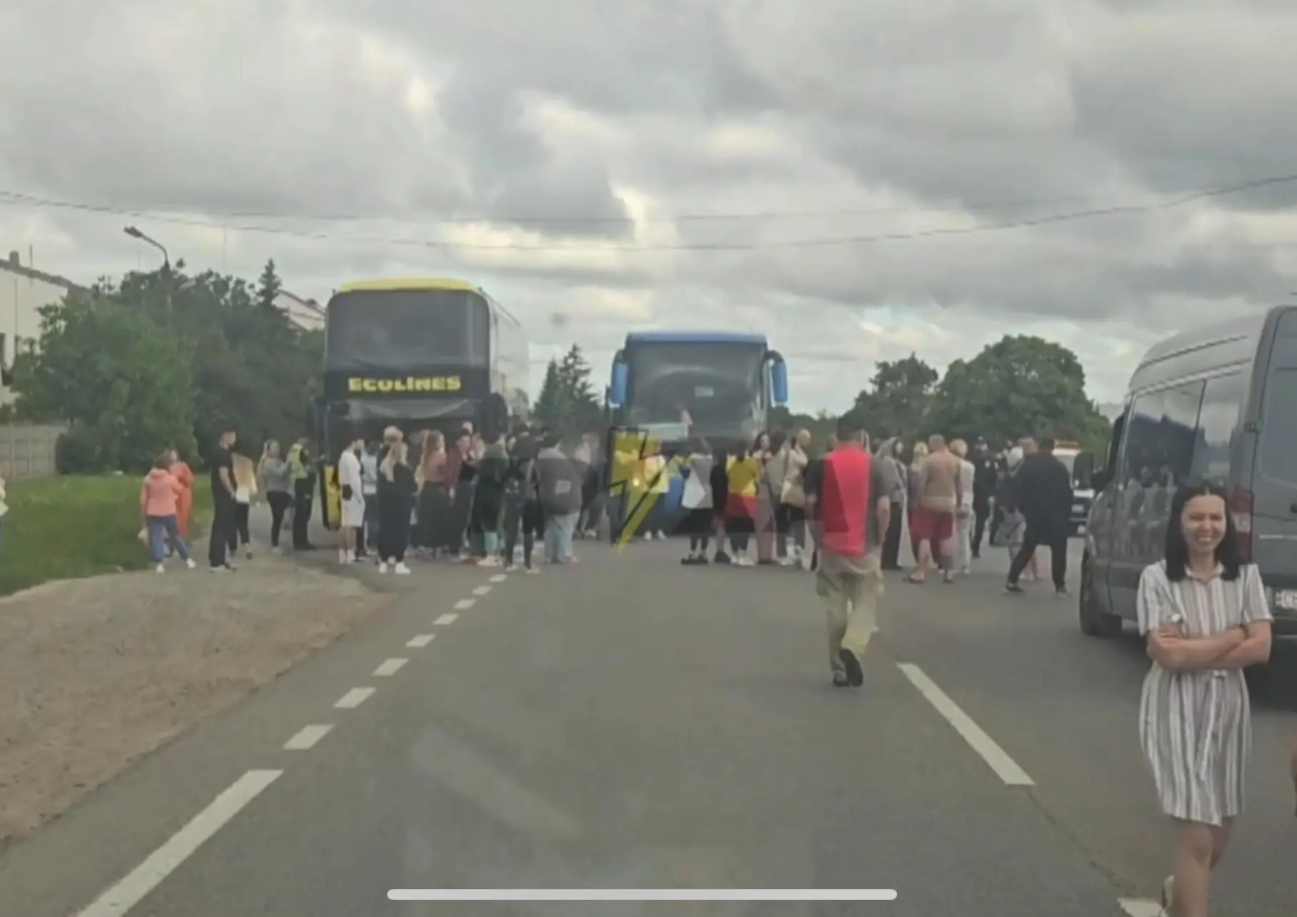 На трасі «Тернопіль - Львів» пасажири автобуса перекрили дорогу, адже водія забрали у ТЦК