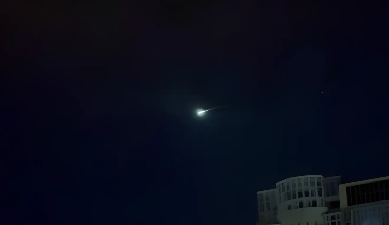 Комета у небі над Києвом: AST SpaceMobile підтвердила невдалий запуск супутника BlueBird 7