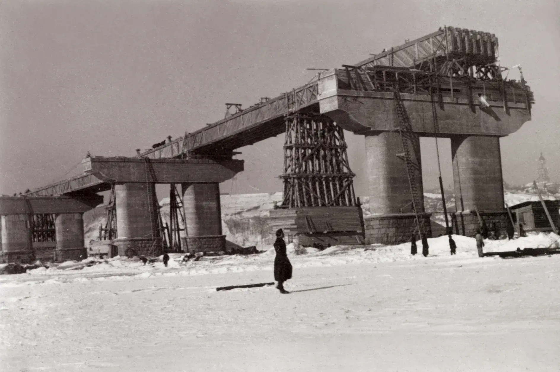 Відбудова моста Патона у 1942 році